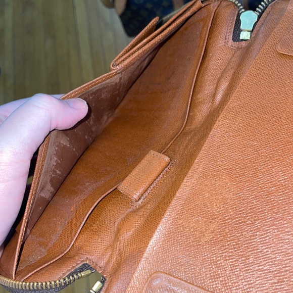 Louis Vuitton Travel Documents Case. - Picture 13 of 16